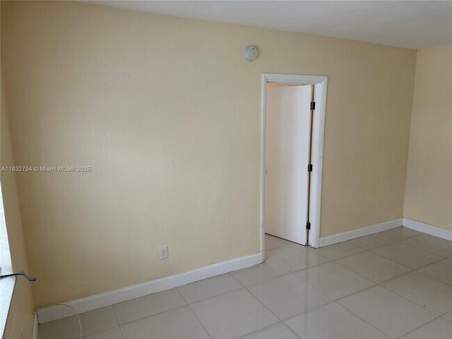 Foto del edificio - 2369 NE 172nd St