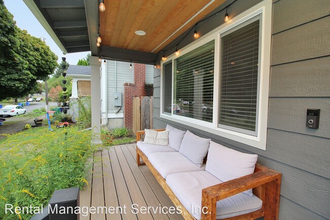 Building Photo - 3 br, 2 bath House - 3140 SE 23rd Ave