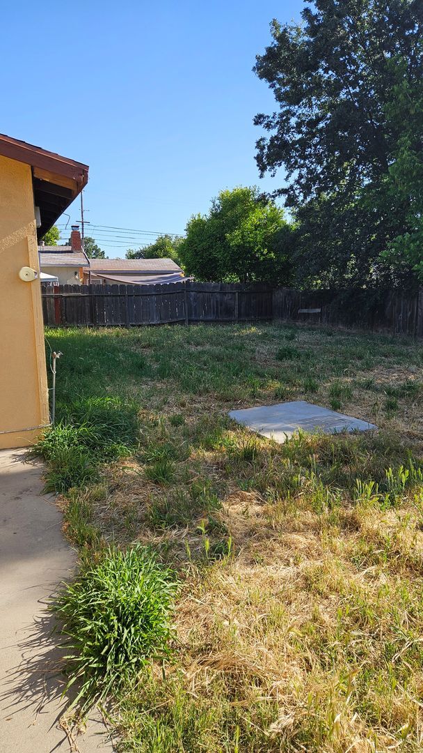 Building Photo - Affordable 3 Bedroom Home for $2100 Rent, $2100 Deposit, 1st Month Free with Lease!