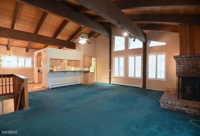 Building Photo - 830 Oriole Way