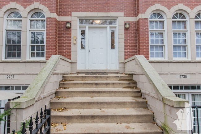 Foto del edificio - 2737 N Wayne Ave