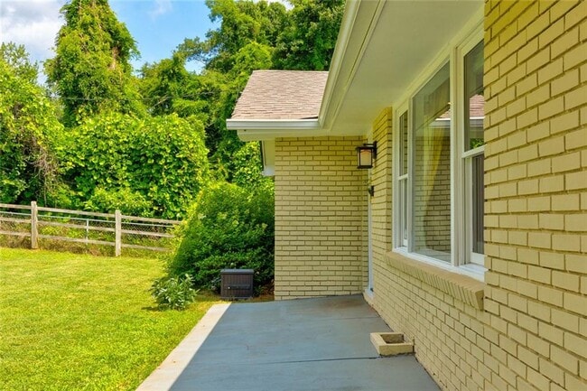 Building Photo - 1848 Winthrop Dr SE