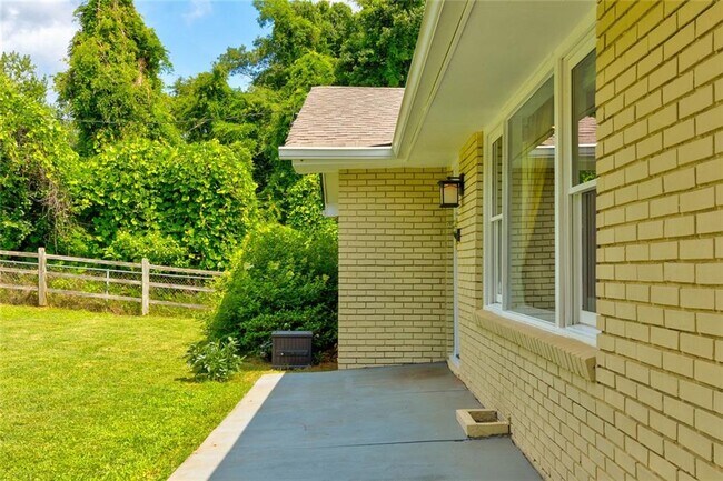 Foto del edificio - 1848 Winthrop Dr SE