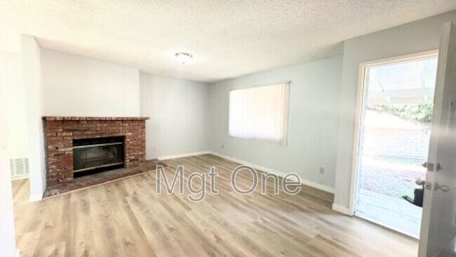 Foto del edificio - 4295 Gird Ave