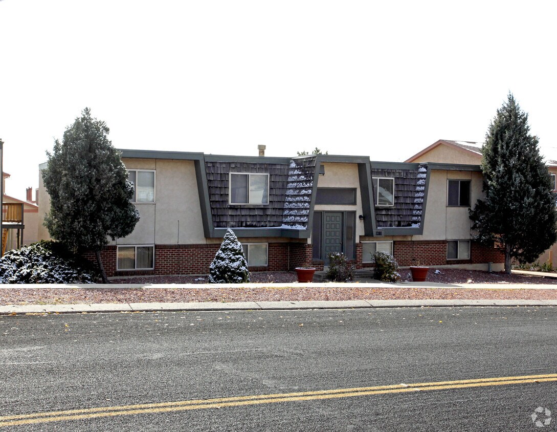 Primary Photo - 1201 Holland Park Blvd
