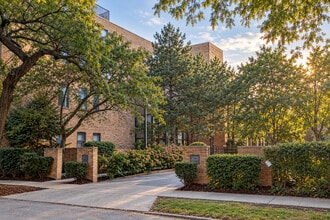 Building Photo - 2100 N Racine Ave