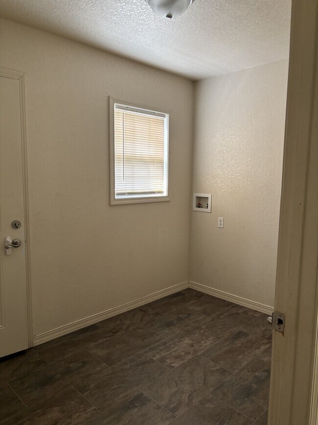 Foto del edificio - 3102 Wild Red Rd