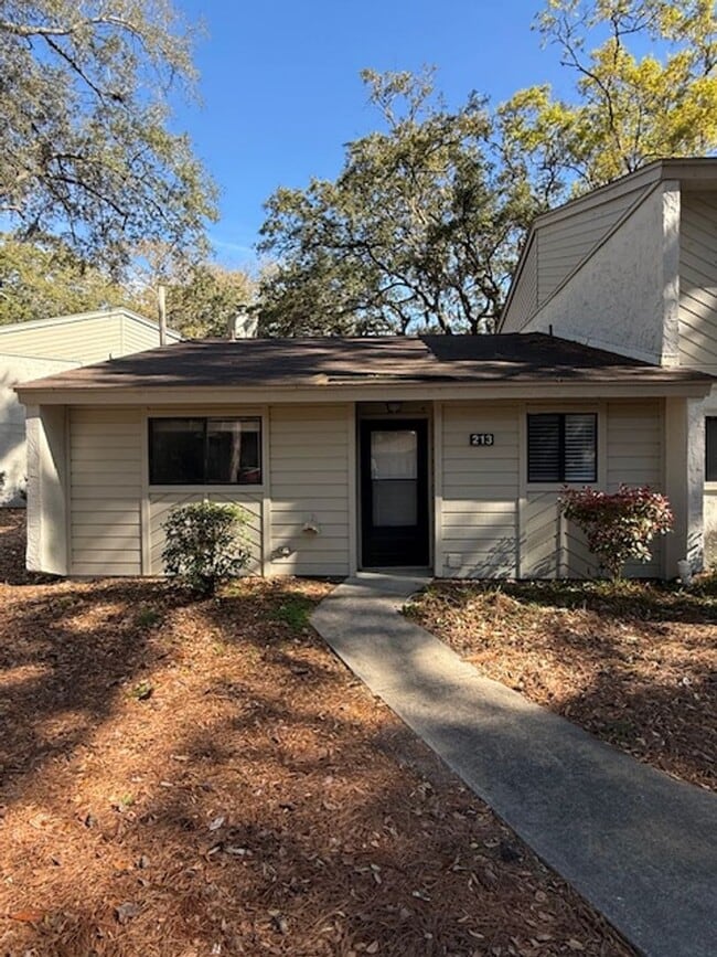 Building Photo - 96 Mathews Dr