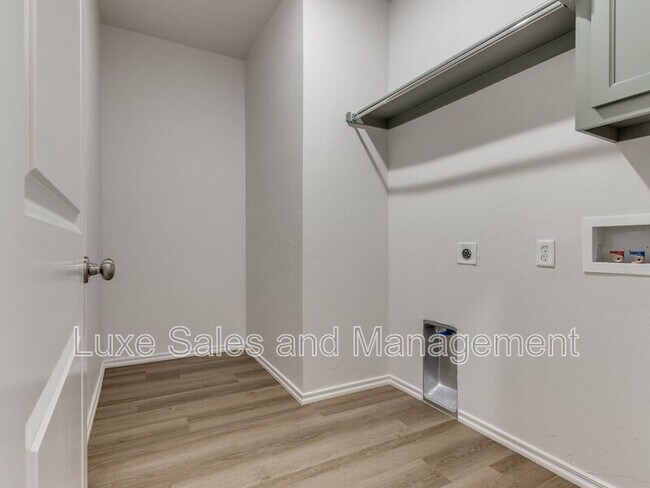 Building Photo - 1501 Pavy Pkwy
