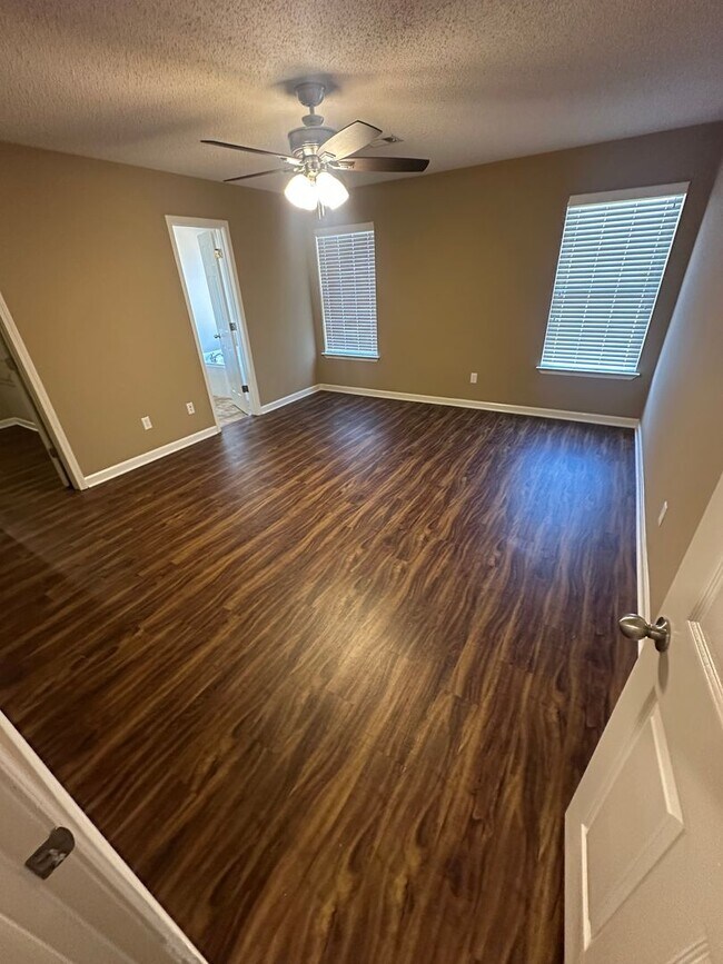 Foto del edificio - 105 Willow Point Dr