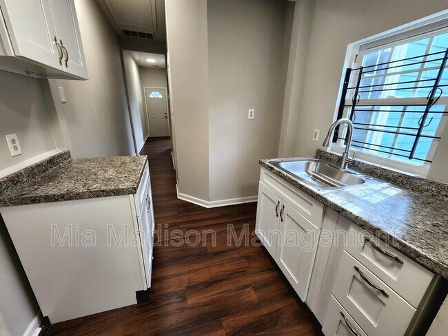 Foto del edificio - 628 W Anderson Ln