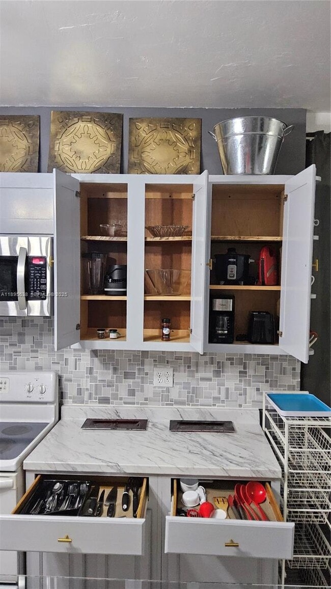 Building Photo - 4201 SW 60th Pl