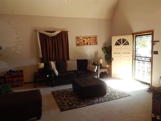 Building Photo - 2960 New London