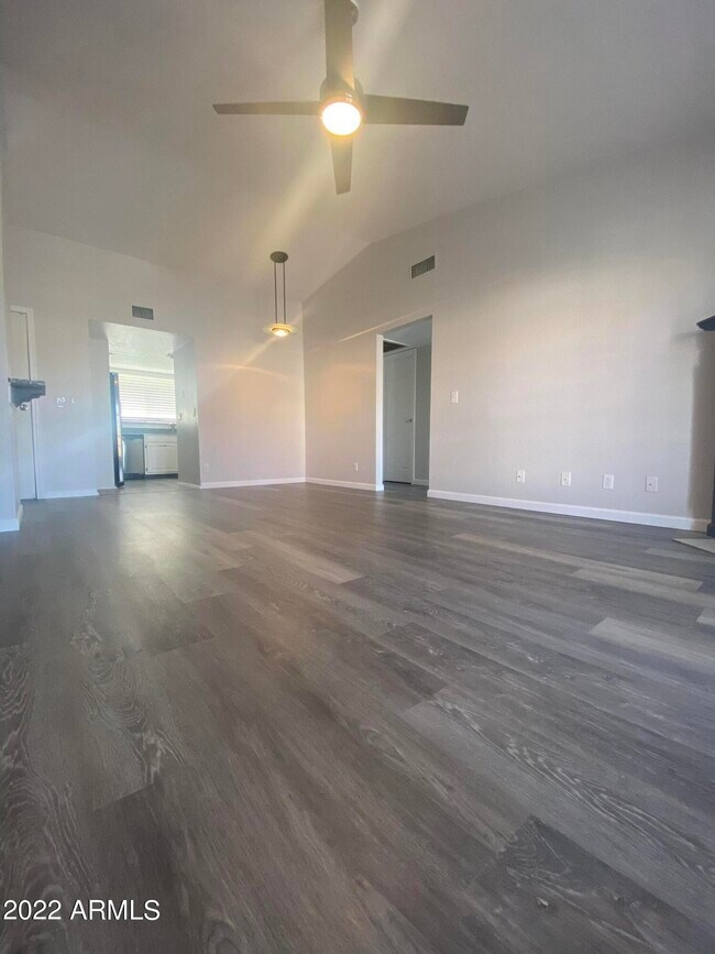 Foto del edificio - 15402 N 28th St