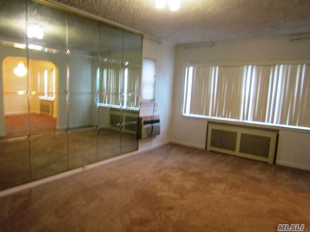 Foto del edificio - 241-22 132nd Rd