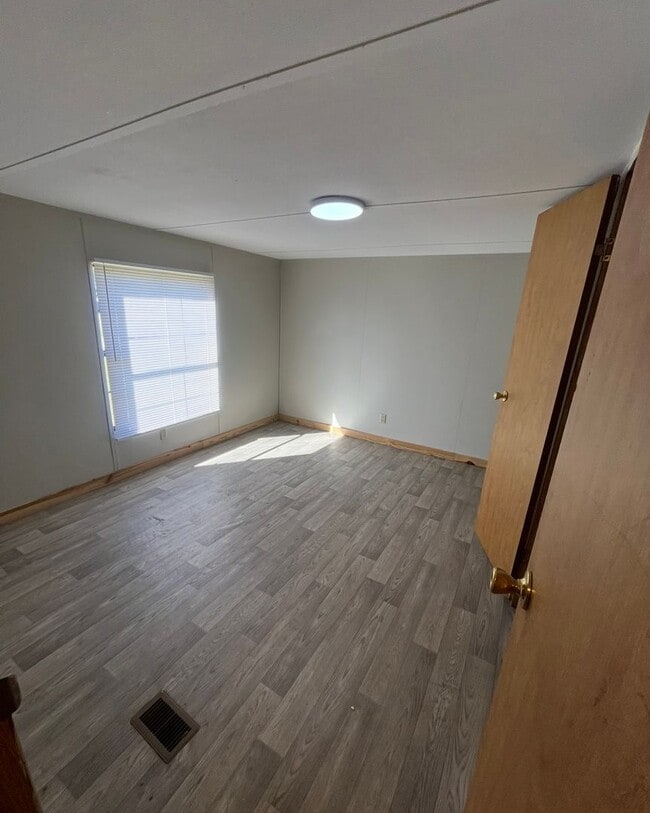 Building Photo - 2 Bed/2 Bath Mobile Home