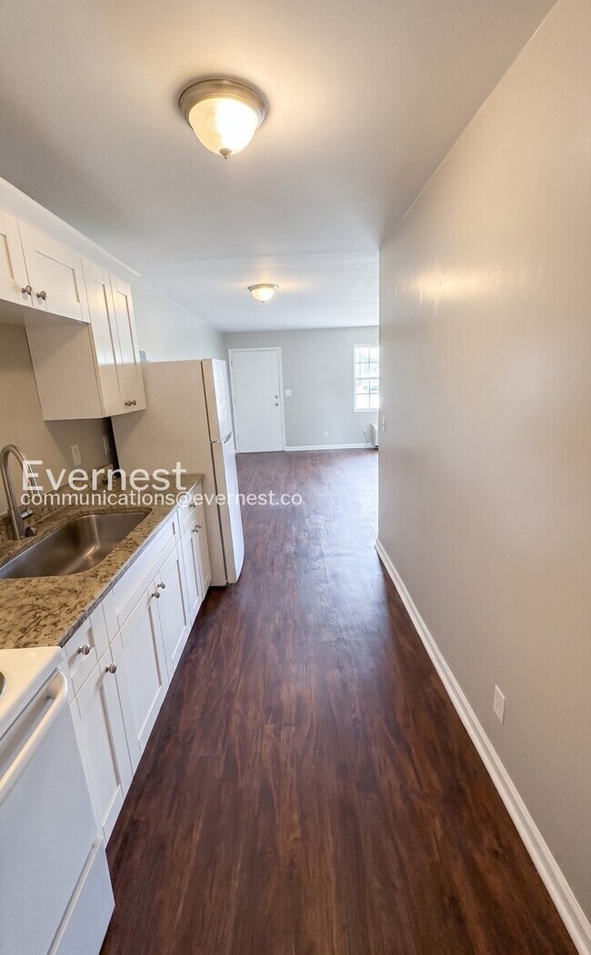 Foto del edificio - 969 Forest Ave
