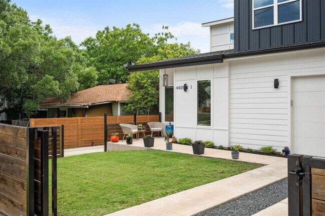Building Photo - 4405 Jinx Ave