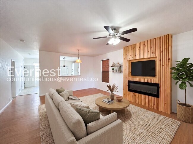 Building Photo - 2 Bed/2.5 Bath Townhome with Modern Amenities / Available Now!