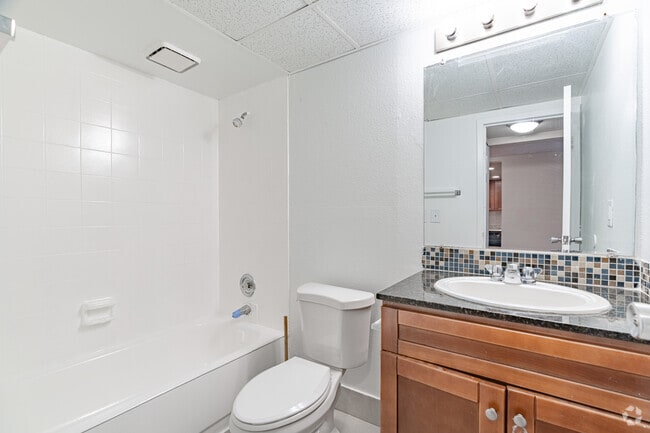 1BR, 1BA - 816SF - Windward Vista