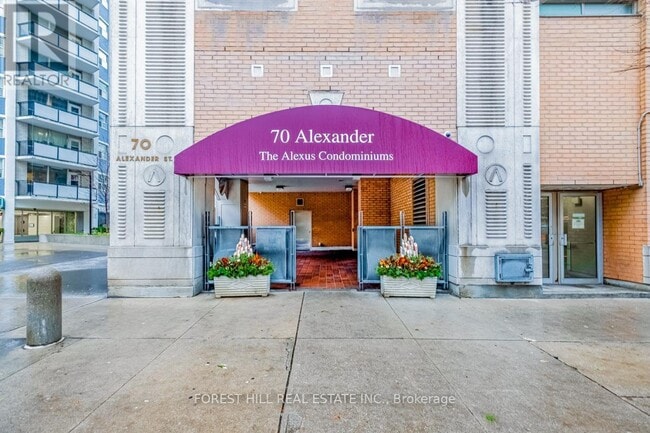 Building Photo - 1002-70-370 Alexander St