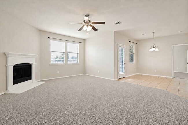 Building Photo - 1305 Lone Pine Dr