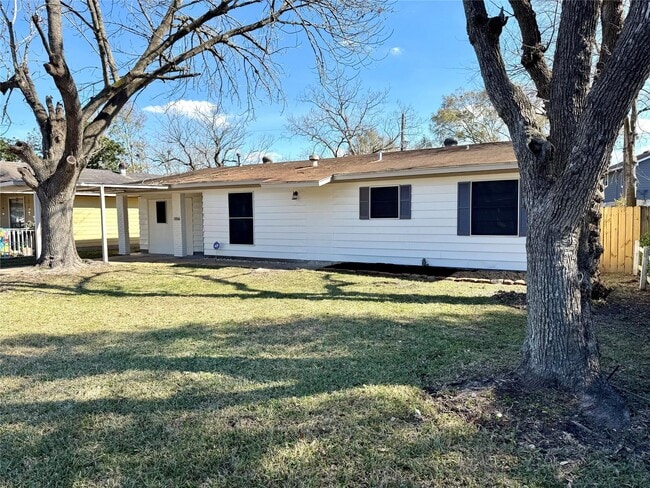 Building Photo - 10206 Buena Park Dr