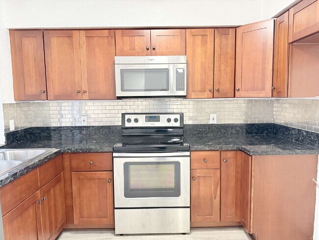 Foto del edificio - Mission Valley Condo w/ FREE Internet & Cable