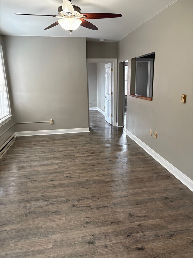 Foto del edificio - 652 Adams Ave