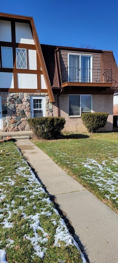 Primary Photo - 31905 Jefferson Ave