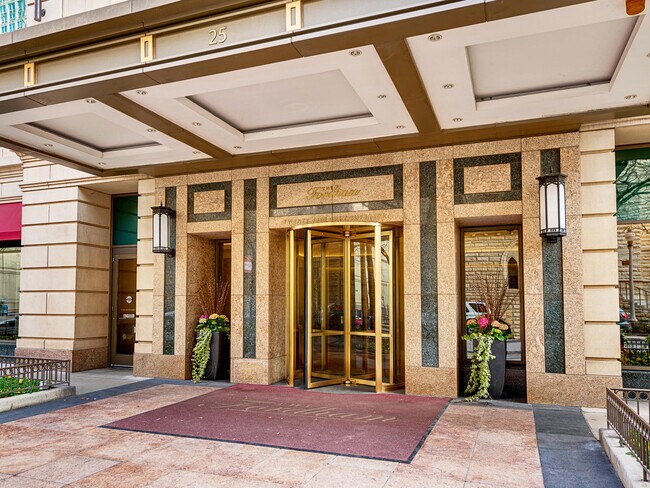 Foto del edificio - 25 E Superior St