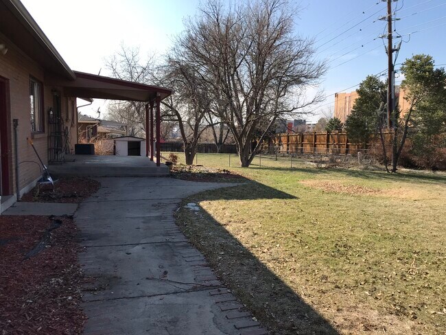 Foto del edificio - 7991 E Hampden Cir