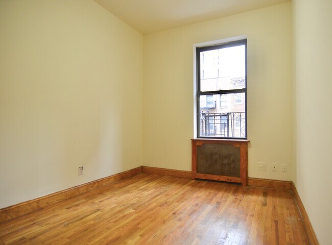 Foto del edificio - 312 W 48th St