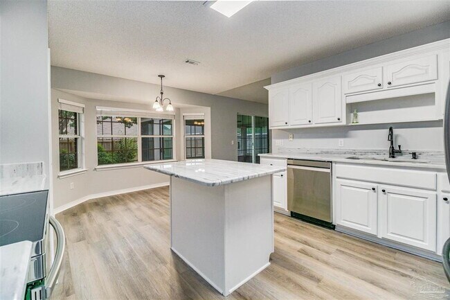 Building Photo - Beautiful property in highly desirable Lilian Woods Subdivision!