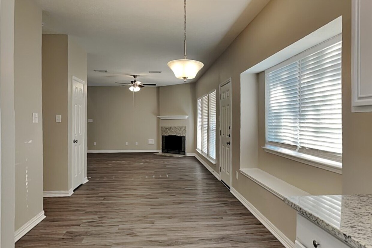 Foto principal - 15142 Red Cedar Cove Ln