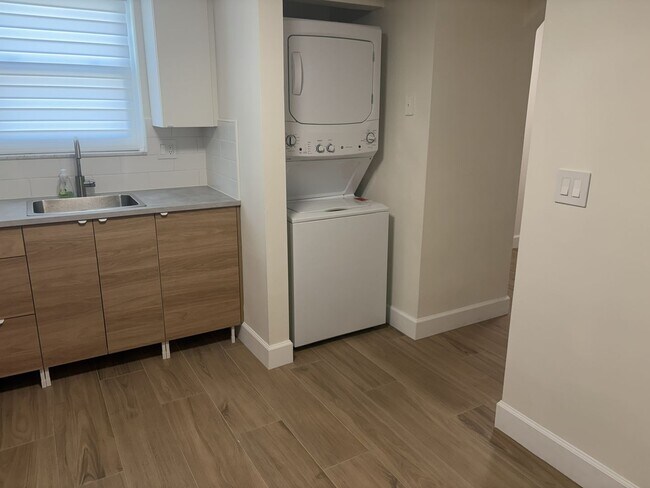 Foto del edificio - 2250 S Palmetto Ave