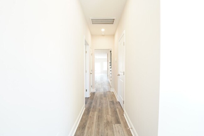Foto del edificio - Available Now!