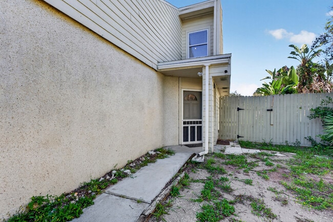 Building Photo - 4204 Seagate Ln N