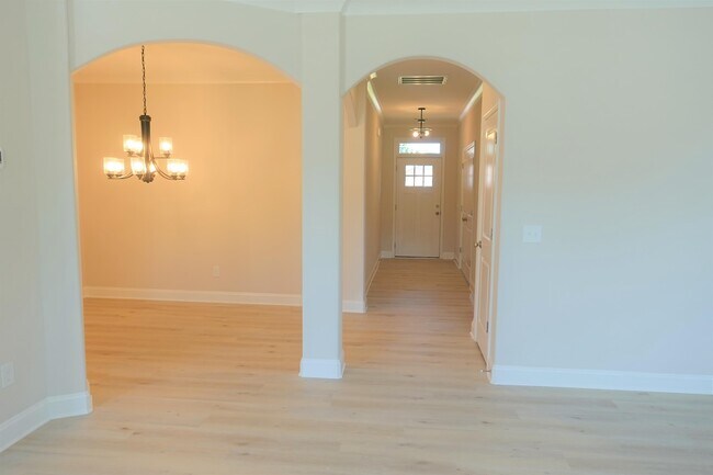 Building Photo - 91 Ridgeway Rd
