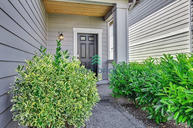 Building Photo - Spacious 5 bedrooms and 3 bathrooms Cul-de...