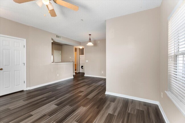 Foto del edificio - 575 Oakleaf Plantation Pkwy