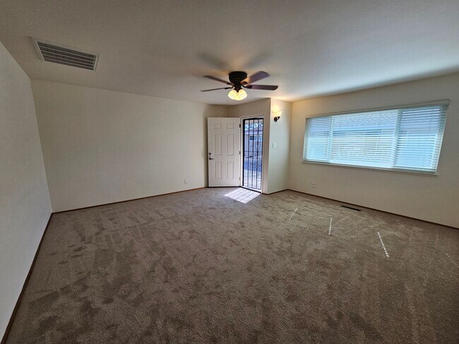 Building Photo - RETIREMENT COMMUNITY 2 Bed/1 Bath "SPECIAL...