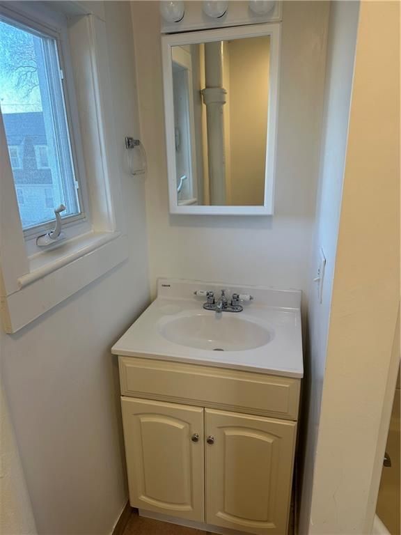 Building Photo - 38 Oak St