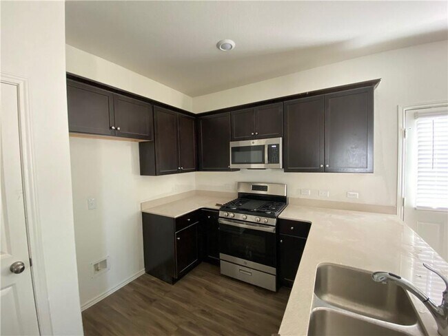 Foto del edificio - 7412 Tonka Ln