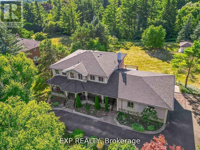 Photo du bâtiment - 315 Stephanie Blvd