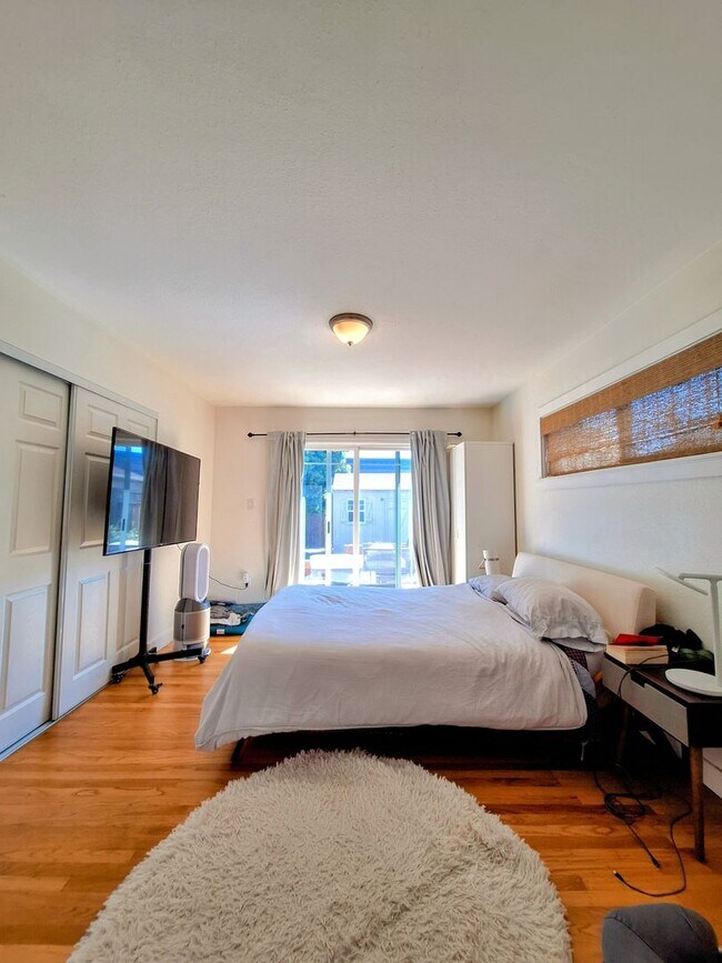 Building Photo - Beautifully Remodeled 3bd Single Story Hou...