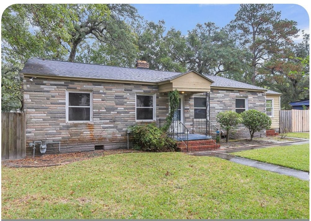 Primary Photo - 16 Oak Forest Dr