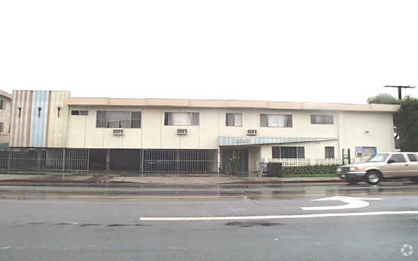 Building Photo - 15352 Vanowen Street