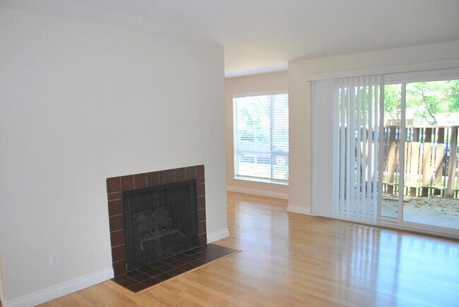 Foto del edificio - Updated, Bright, Spacious & Clean! Excellent Location at The Vintner in San Ramon