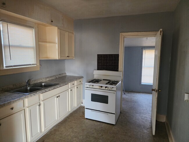 Building Photo - 508 E Red River St